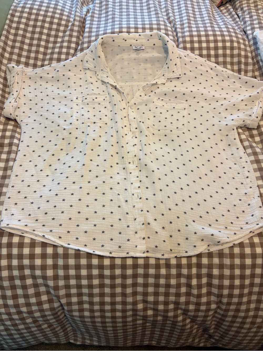 Splendid Cream Short-Sleeve Star-Print Button-Down Top
